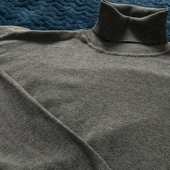 Grey sweater turtleneck - Picture 2 of 3